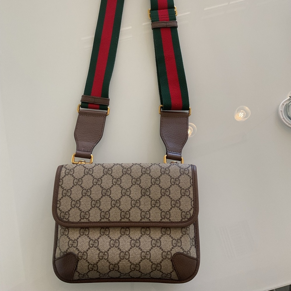 Gucci Beige GG Supreme Messenger Bag with Brown Trim and Green-Red Strap - Picture 3 of 7